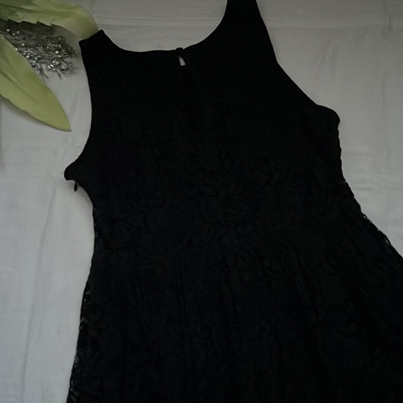 ⭐️MINKPINK Lace Hi Low Dress⭐️ - Picture 8 of 15